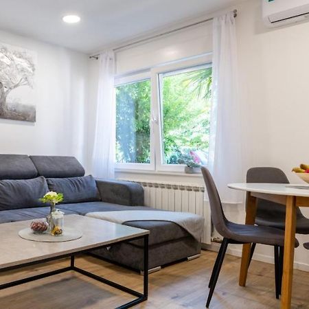 Kuca Za Odmor Palma Lägenhet Zagreb Exteriör bild